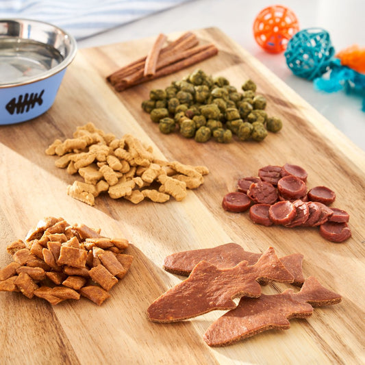 Vibrant Life Holiday Cat-Uterie Board with Assorted Dry Crunchy and Chewy Cat Treats, 4.25 Oz Animals & Pet Supplies > Pet Supplies > Cat Supplies > Cat Treats Vibrant Life