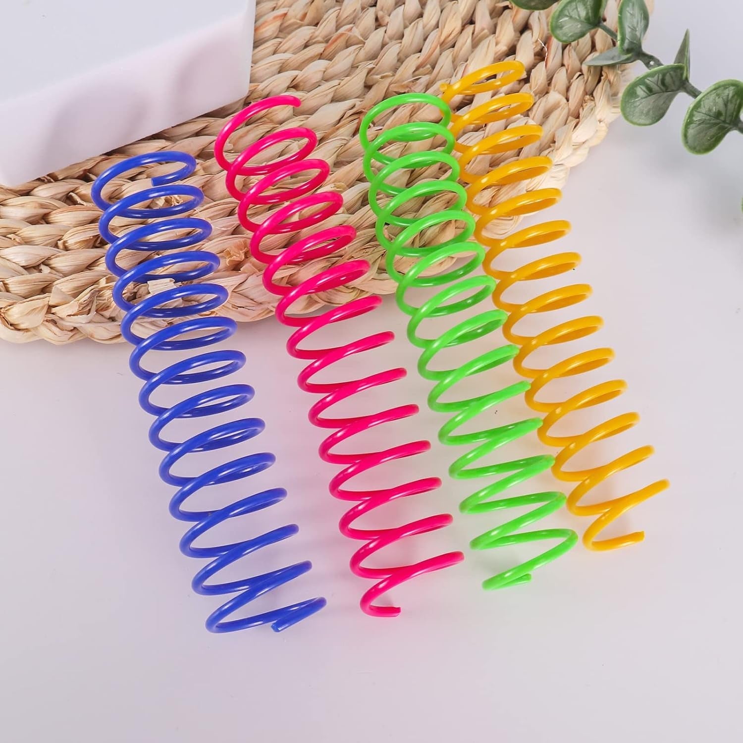 100 Pcs Cat Springs Toys, Cat Spiral Springs Colorful Interactive Cat Toys for Indoor Cats, Lightweight Durable Plastic Cat Spring Coil for Chewing, Swatting, Biting, Hunting Kitten Toys