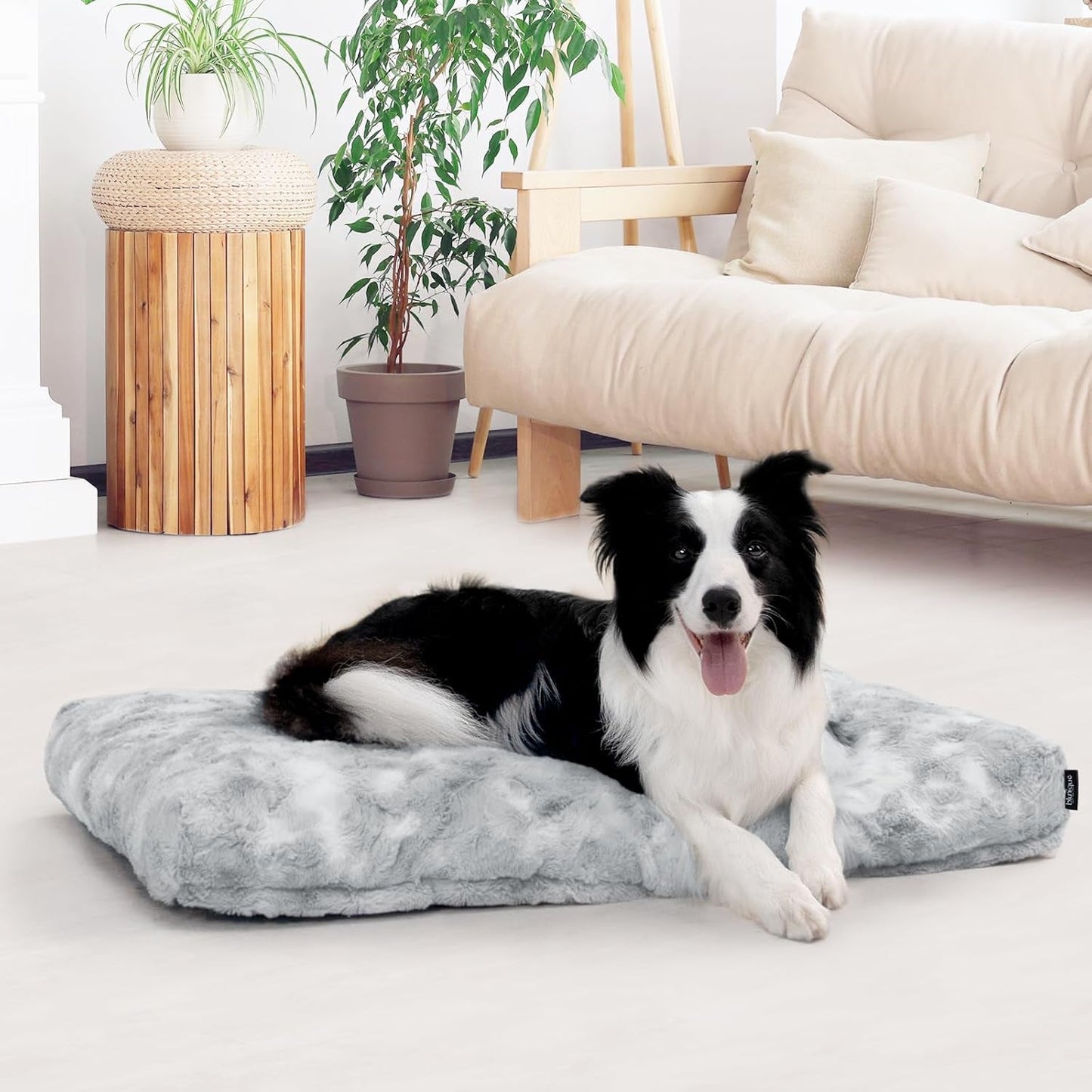 Blunique® Washable Dog Bed Deluxe, Waterproof Plush Dog Crate Bed, XL Dog Crate Mats, Faux Fur Pet Beds, Fluffy Comfy Kennel Pad, Anti-Slip Pet Sleeping Mat for Large, Jumbo, and Medium Dog Breeds