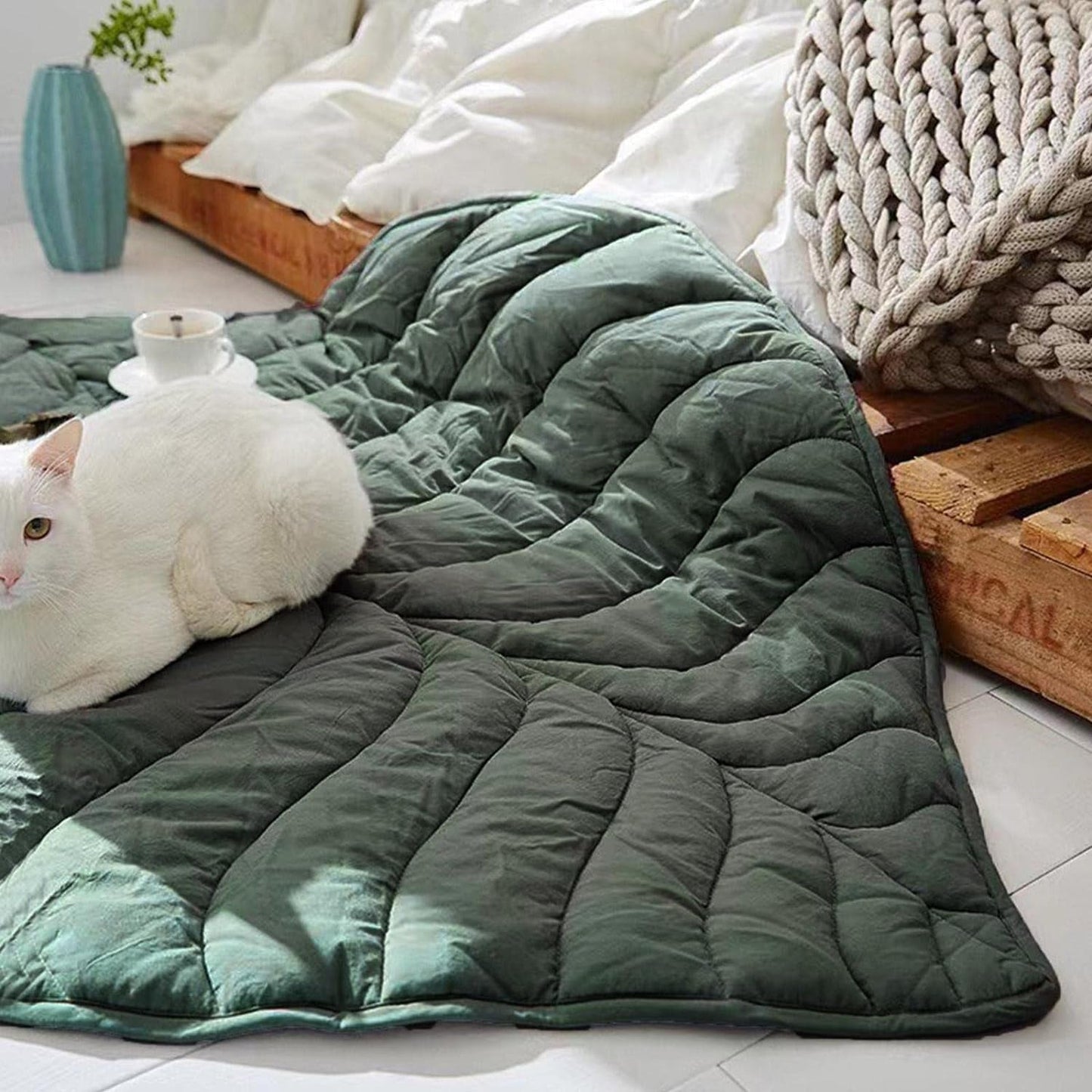 3D Leaves Shaped Pet Blanket Cushion Plush Blankets for Dog Bed and Cat Bed Couch Sofa Leaves Shaped Pet House Kennel Warm and Soft, Plush Blankets