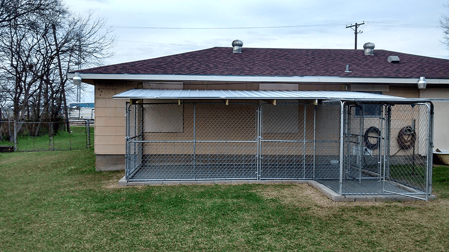 10x10 kennel outlet deck