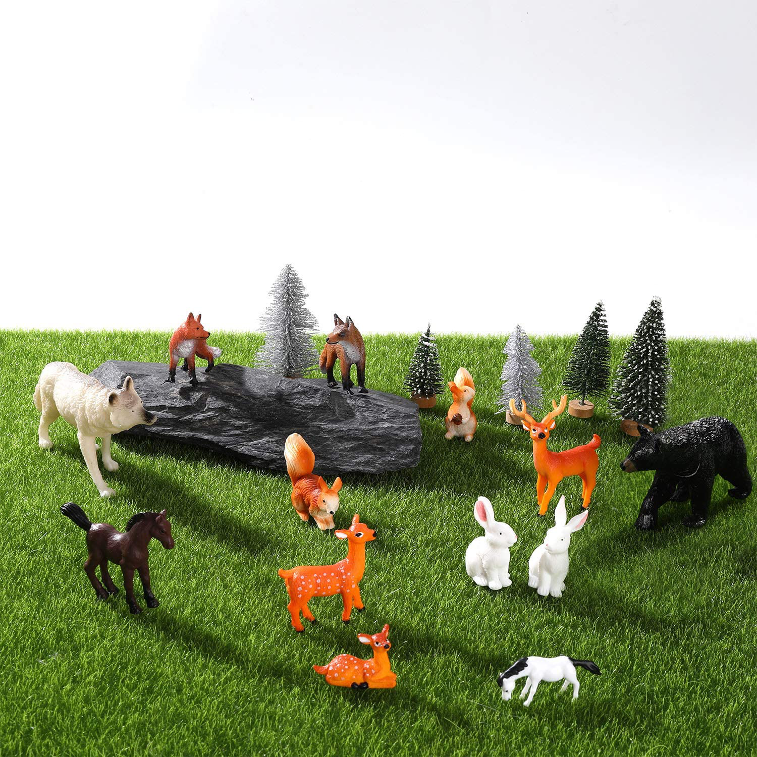 Skylety 18 Piece Christmas Woodland Animals Figurines Woodland