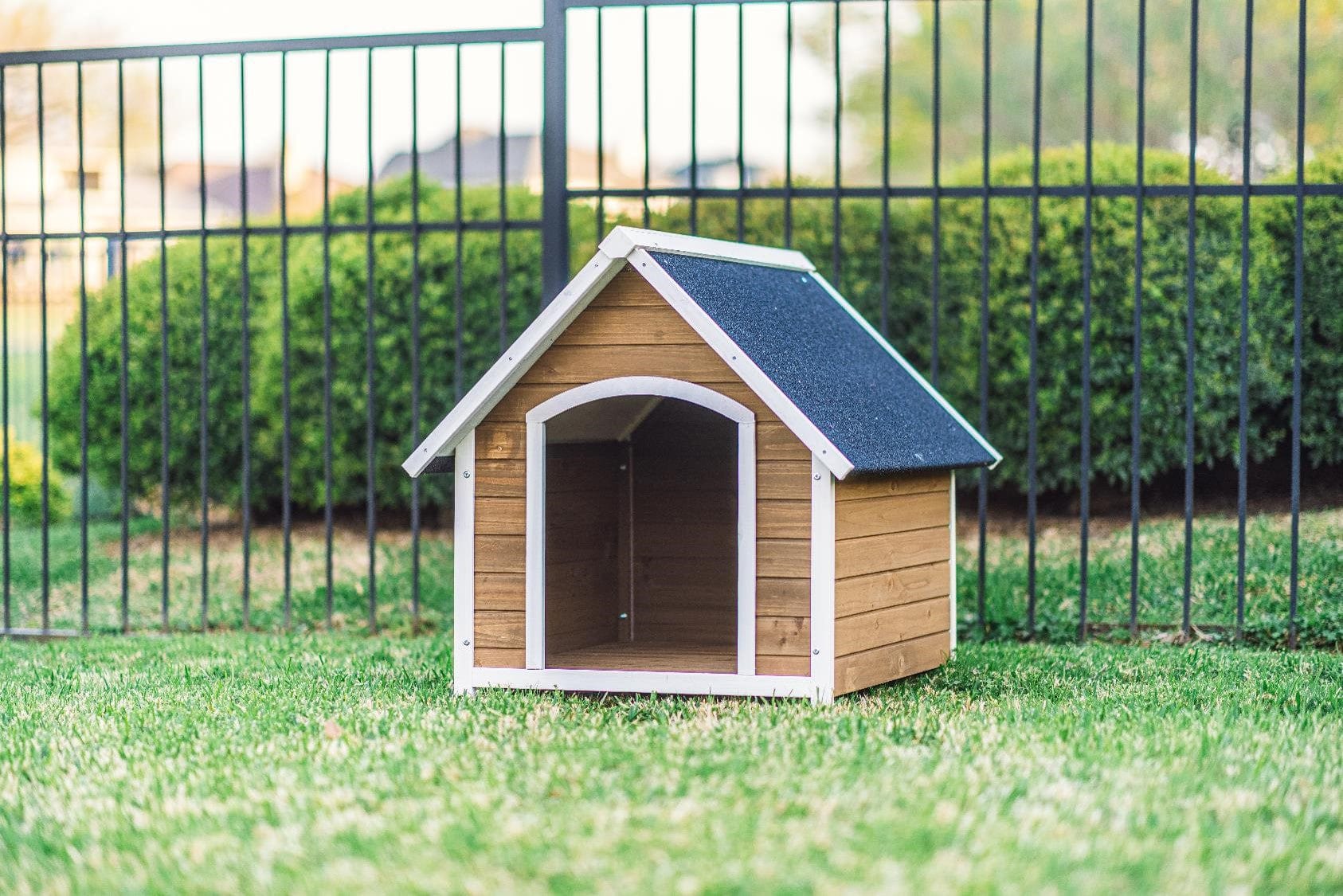 Zylina Country Lodge Wooden Dog House 40" X 33" X 35" Animals & Pet Supplies > Pet Supplies > Dog Supplies > Dog Houses Zylina   