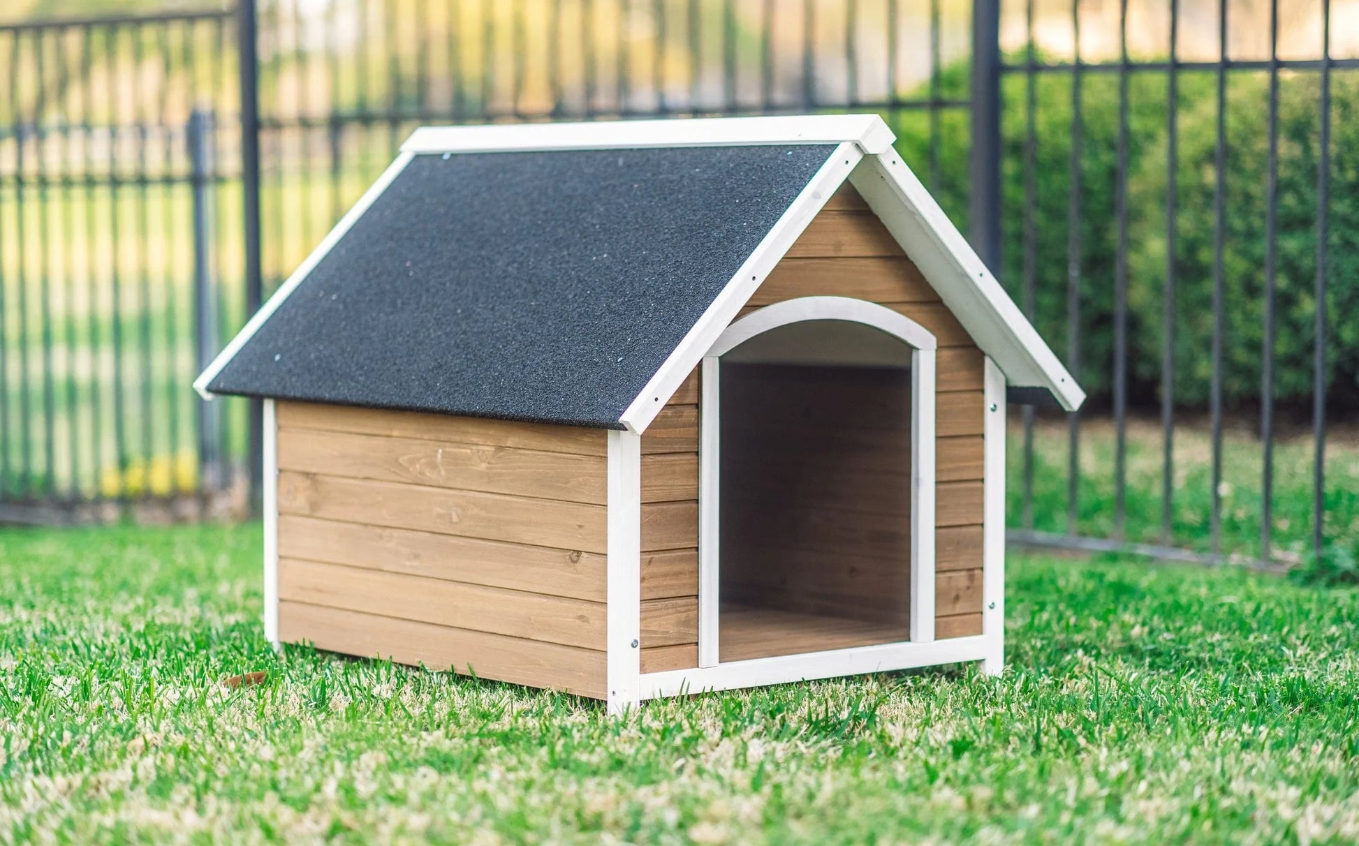 Zylina Country Lodge Wooden Dog House 40" X 33" X 35" Animals & Pet Supplies > Pet Supplies > Dog Supplies > Dog Houses Zylina   