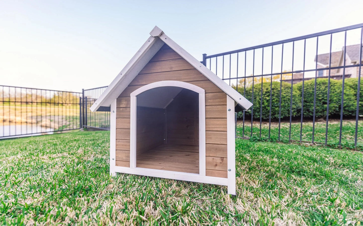 Zylina Country Lodge Wooden Dog House 40" X 33" X 35" Animals & Pet Supplies > Pet Supplies > Dog Supplies > Dog Houses Zylina   